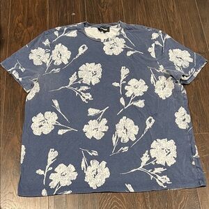 Express Men's Navy Blue Floral Crewneck Tee